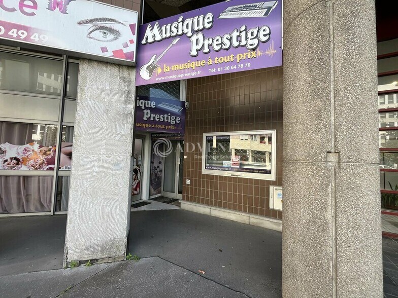 29 Bis Avenue Du Centre, Montigny-le-Bretonneux à louer - Photo du bâtiment - Image 1 de 6