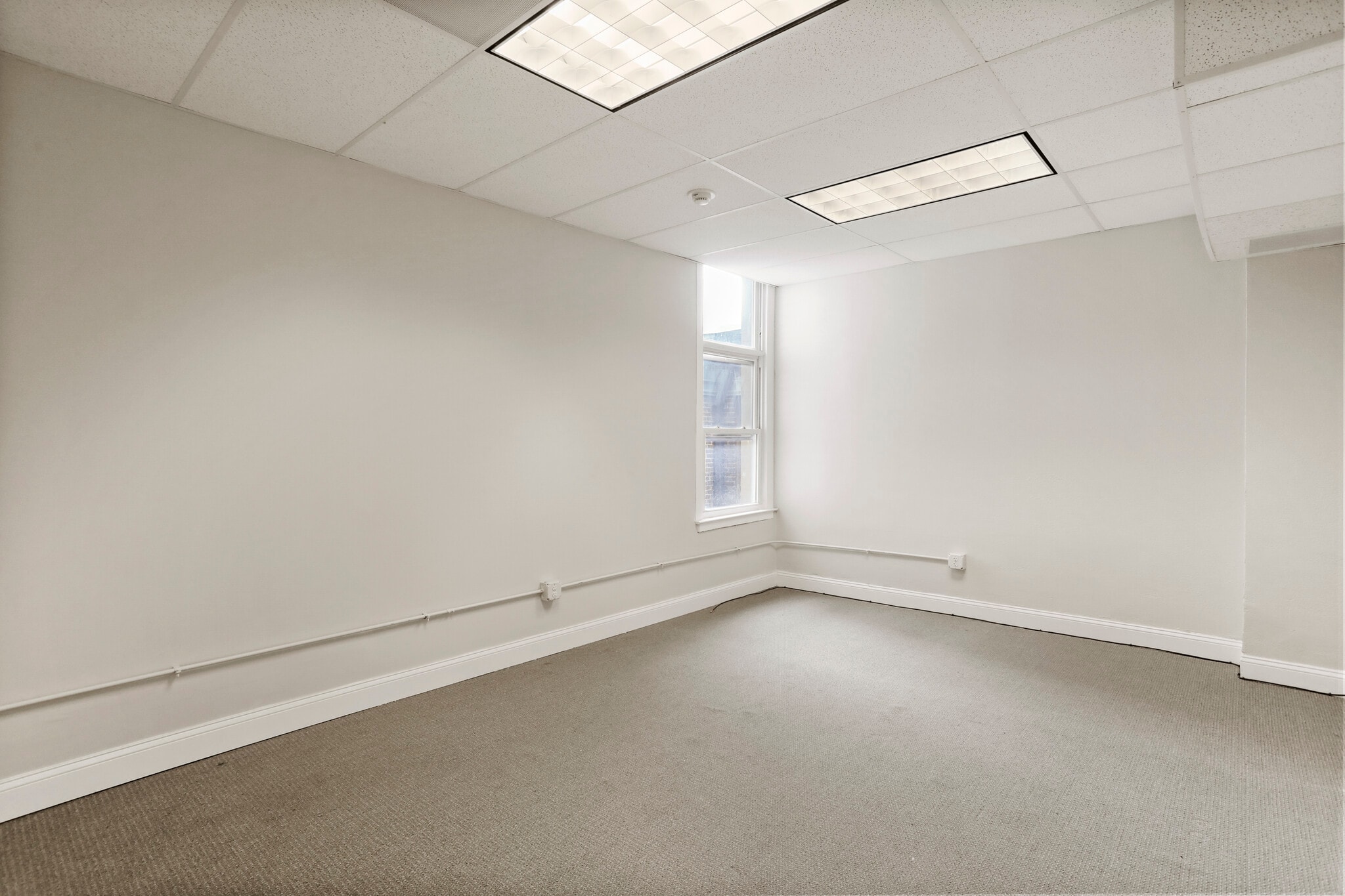 138-140 W Washington St, Hagerstown, MD for lease Interior Photo- Image 1 of 7