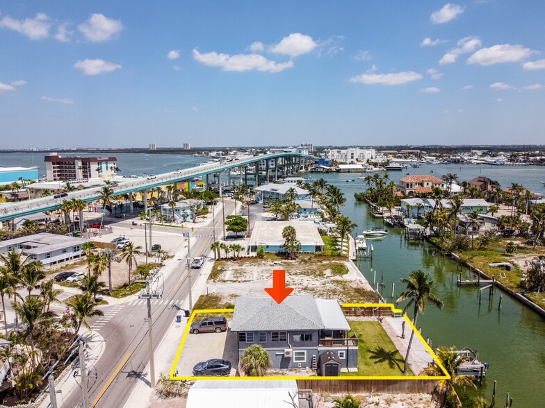 340 Crescent St, Fort Myers Beach, FL for sale - Building Photo - Image 2 of 10