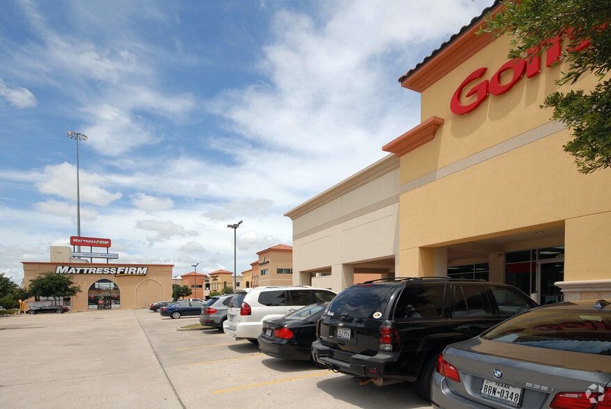 3005-3115 W Loop 610, Houston, TX for lease - Primary Photo - Image 2 of 20