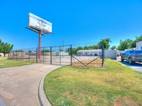 2100-2120 Exchange Ave, Oklahoma City, OK for lease Building Photo- Image 2 of 3