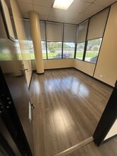 8121 Broadway St, Houston, TX for lease Interior Photo- Image 2 of 3