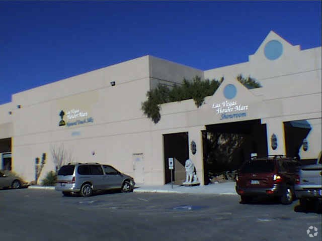3910 Graphic Center Dr, Las Vegas, NV à louer - Photo du bâtiment - Image 2 de 7