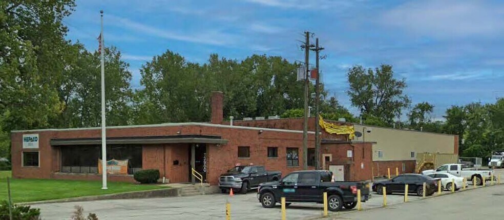 13900 Broadway Ave, Garfield Heights, OH à vendre - Photo du bâtiment - Image 2 de 8