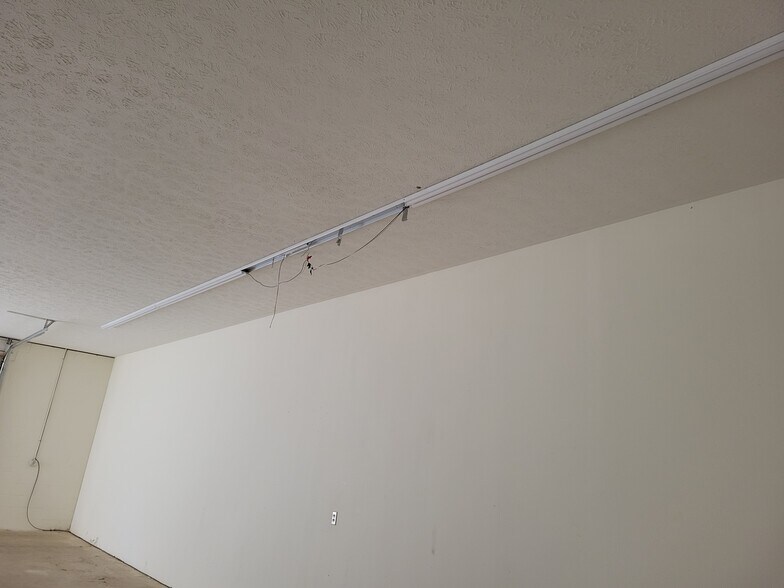 3566 State Rd, Cuyahoga Falls, OH à louer - Photo du bâtiment - Image 3 de 12