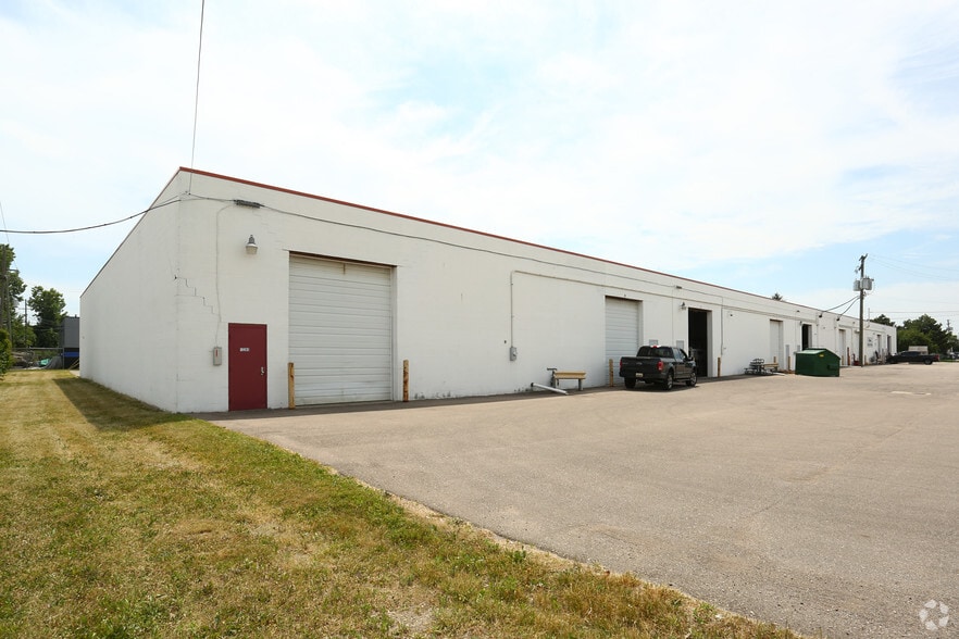12251-12283 Universal Dr, Taylor, MI for lease - Building Photo - Image 2 of 5