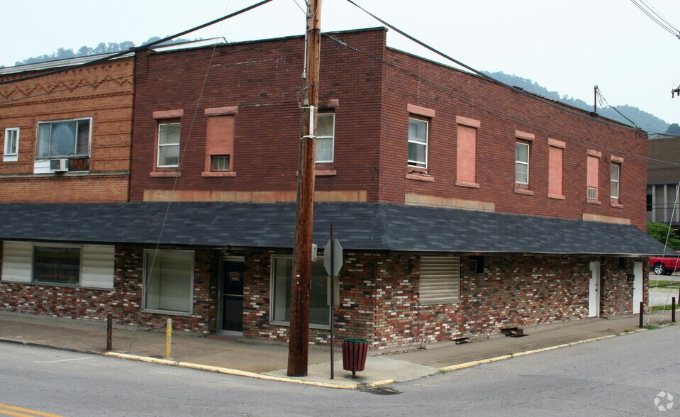 200 3rd Ave, Montgomery, WV à vendre - Photo du bâtiment - Image 2 de 6