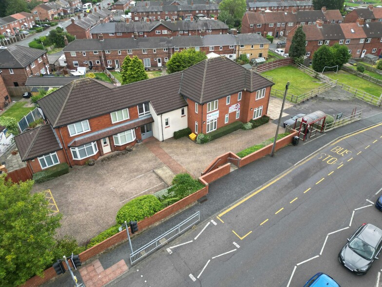 1 Wakefield Rd, Leeds for sale - Building Photo - Image 1 of 9