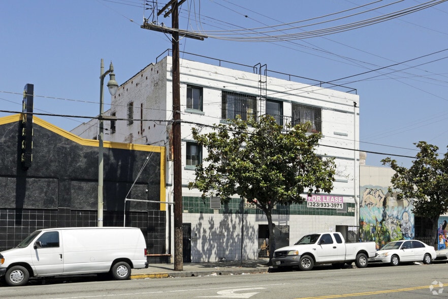 3305-3307 S Main St, Los Angeles, CA for lease - Building Photo - Image 2 of 7