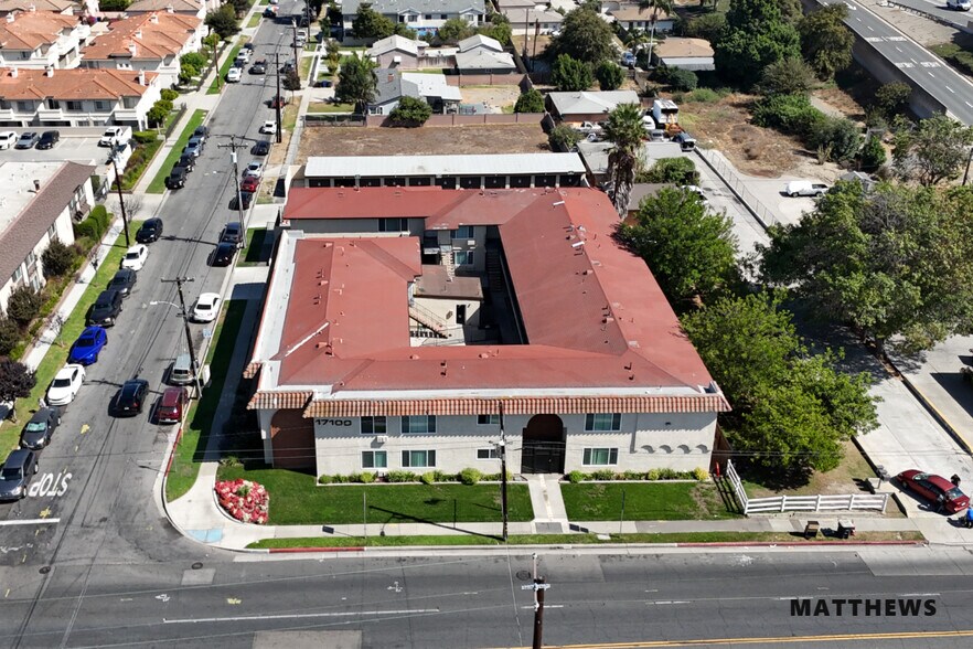 17100 Downey Ave, Bellflower, CA à vendre - Photo du bâtiment - Image 3 de 11