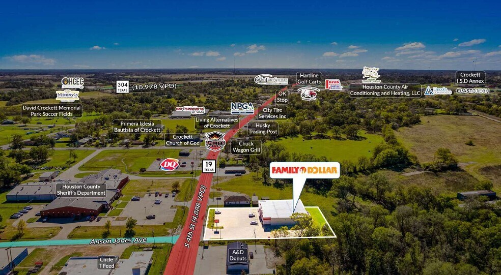 703 S 4th St, Crockett, TX à vendre - Photo du bâtiment - Image 2 de 5