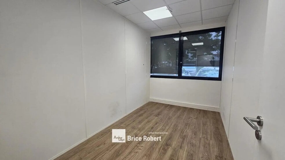 23 Rue Maryse Bastié, Bron à louer - Photo intérieure - Image 3 de 6