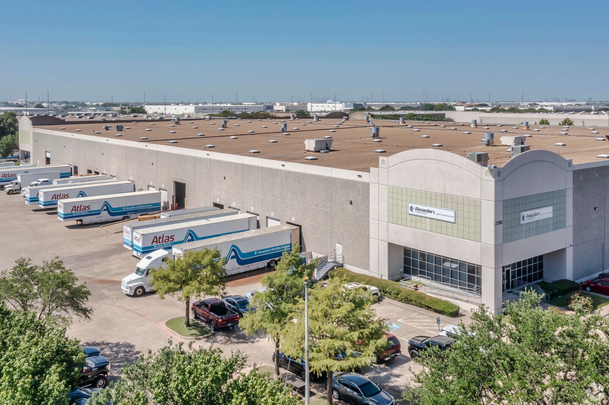 2750 N Miller Park Dr, Garland, TX à louer Photo principale- Image 1 de 7