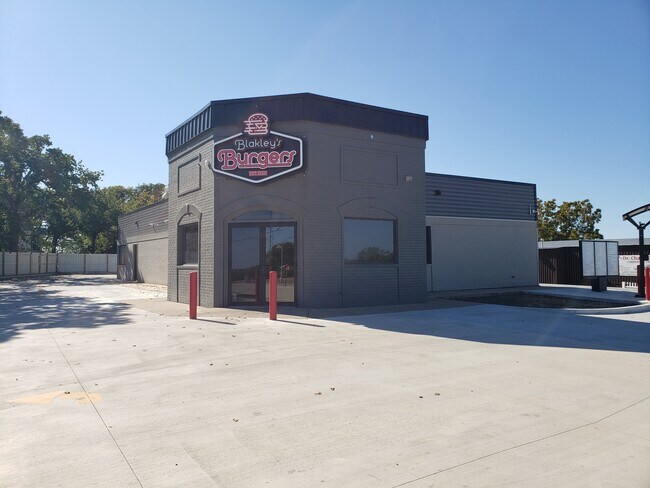 Plus de détails pour 229 Heritage, Lone Grove, OK - Commerce de détail à vendre