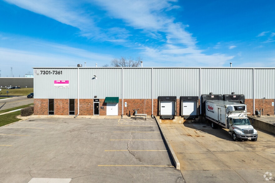 7301-7361 S Meade Ave, Bedford Park, IL for lease - Building Photo - Image 2 of 6