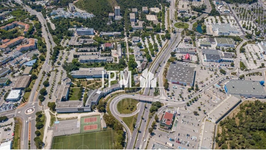 Retail in La Garde for lease - Building Photo - Image 1 of 4