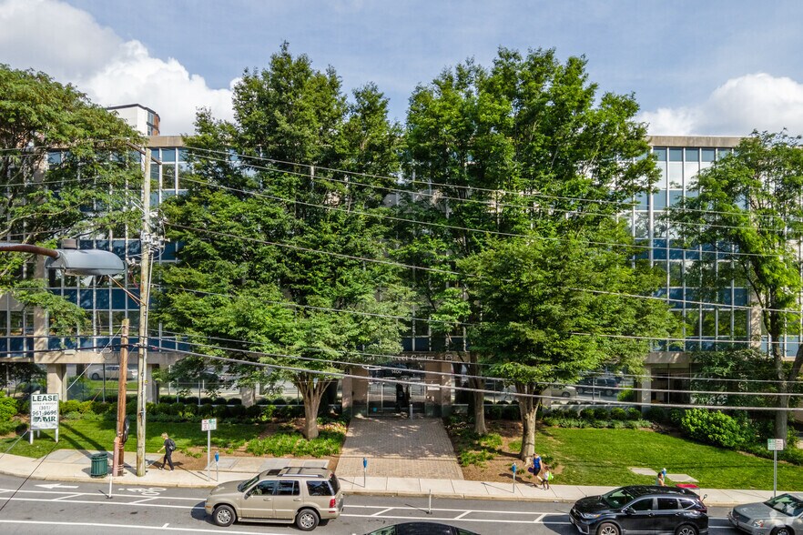 1400 Spring St, Silver Spring, MD à louer - Photo du bâtiment - Image 3 de 7