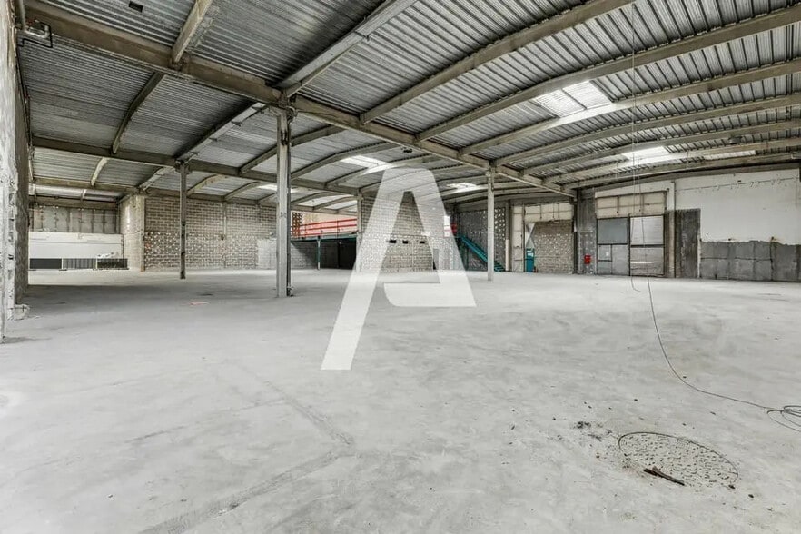 Flex in Ivry-sur-Seine for lease - Interior Photo - Image 3 of 5