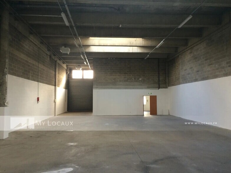 Flex in Aulnay-sous-Bois for lease - Interior Photo - Image 2 of 7