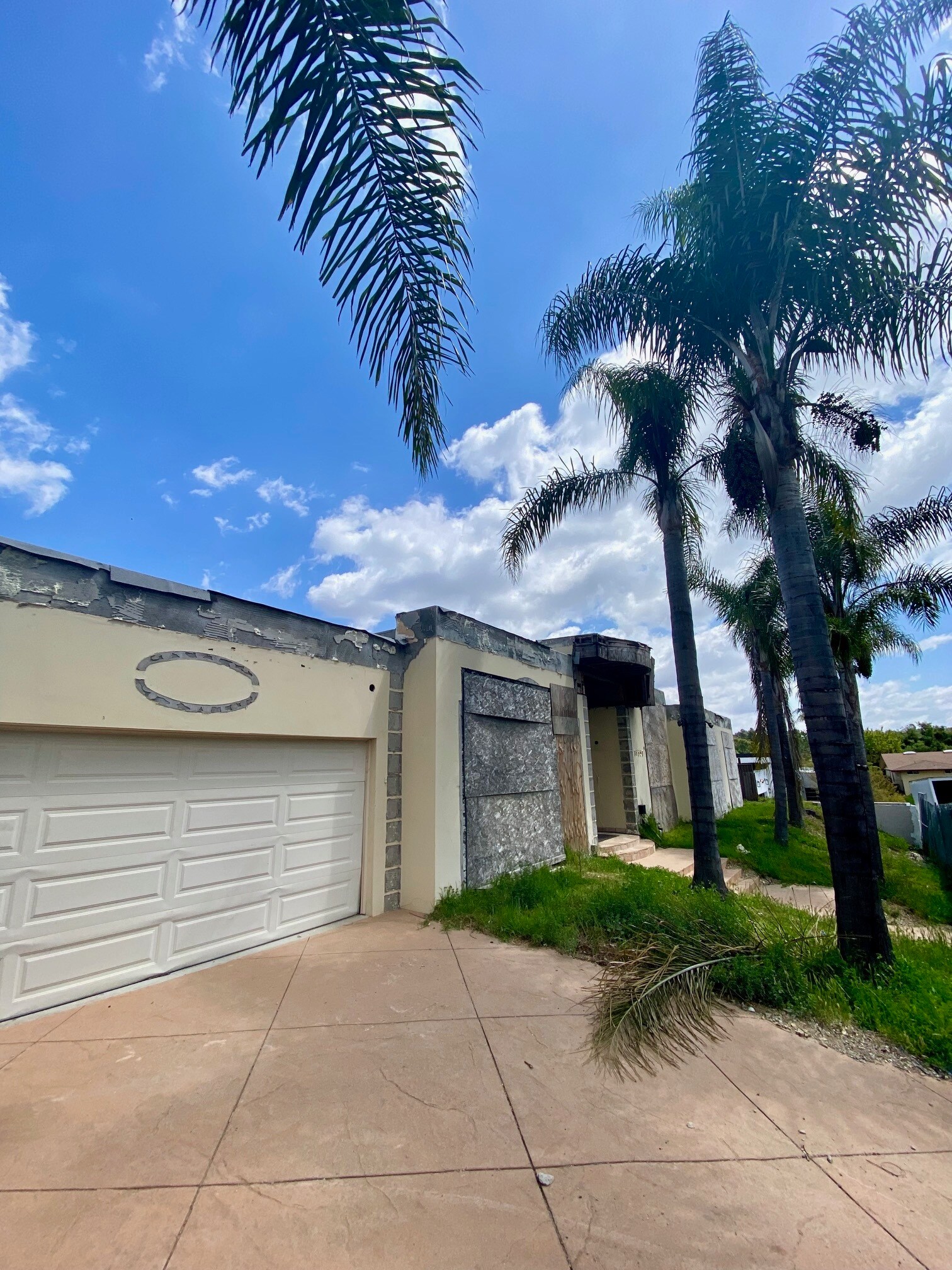 16351 Sloan Dr, Los Angeles, CA à vendre Photo principale- Image 1 de 6