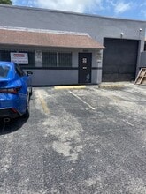 267-269 NE 32nd Ct, Oakland Park, FL for lease Building Photo- Image 1 of 11