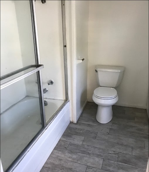 2710 S San Pedro, Los Angeles, CA for lease - Interior Photo - Image 2 of 16