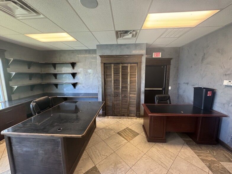 7 Oakwood Dr, Scranton, PA for sale - Building Photo - Image 2 of 19