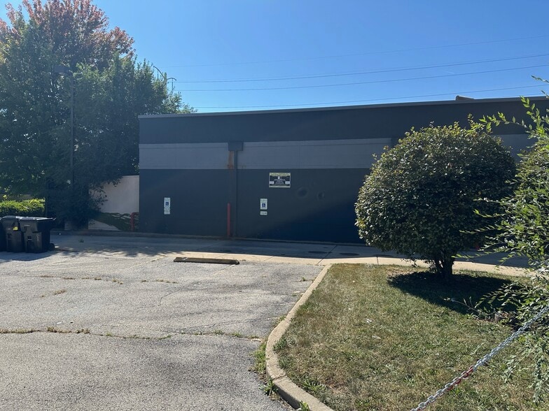 8307 S South Chicago Ave, Chicago, IL for sale - Building Photo - Image 2 of 9