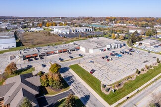 Plus de détails pour 505-525 Cottonwood Ave, Hartland, WI - Commerce de détail à louer