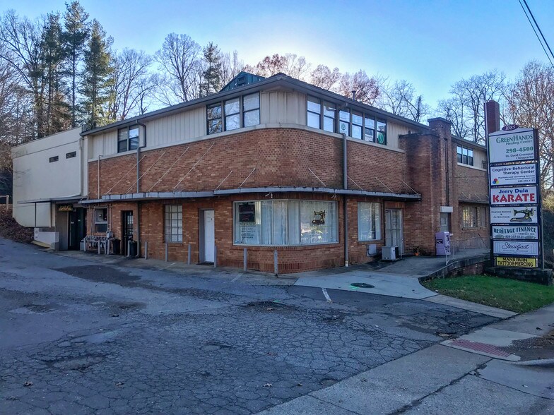 1085 Tunnel Rd, Asheville, NC à louer - Photo du bâtiment - Image 1 de 16