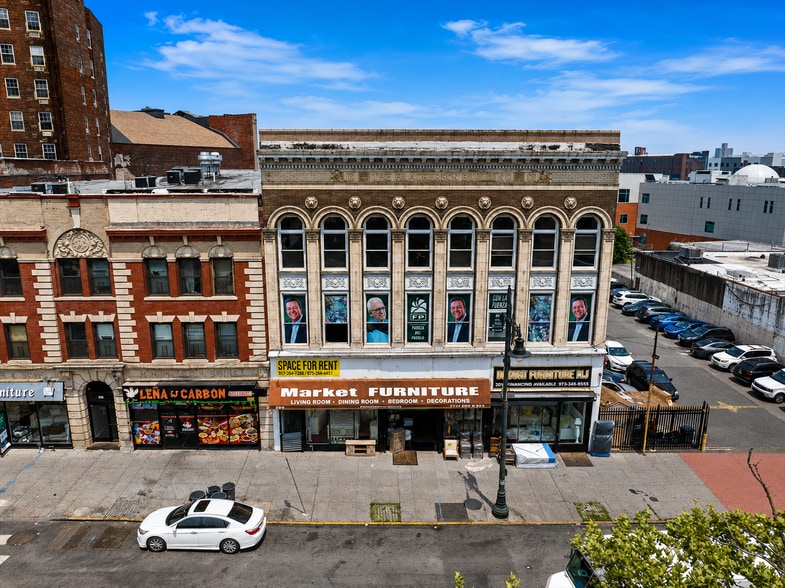 203-207 Market St, Paterson, NJ for lease - Building Photo - Image 2 of 15