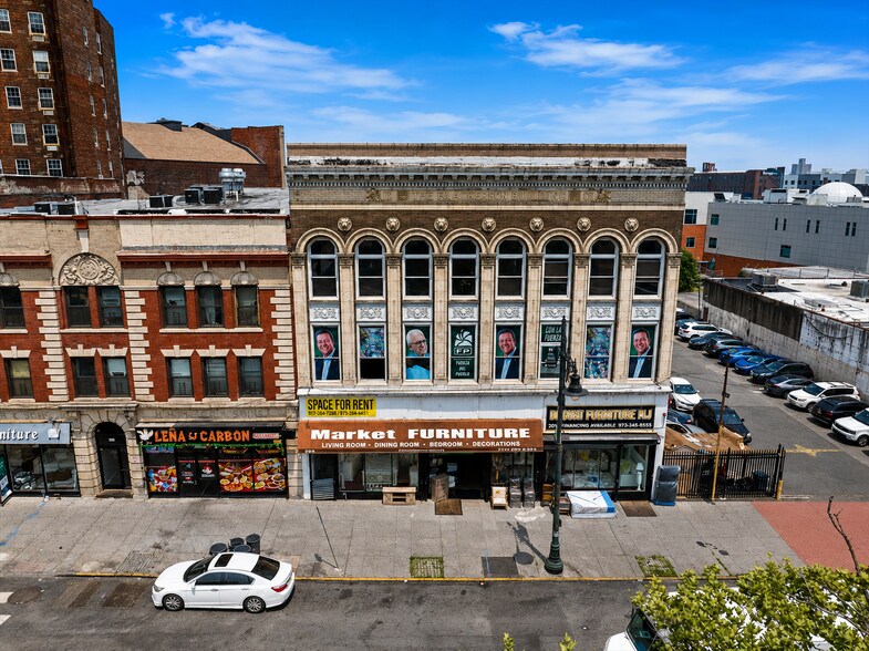 203-207 Market St, Paterson, NJ à louer - Photo du bâtiment - Image 2 de 15
