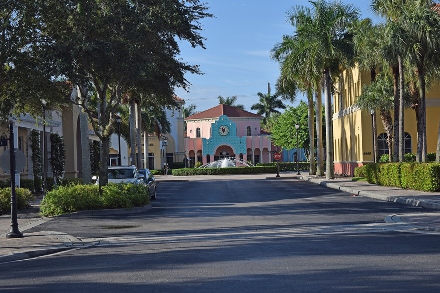 9010 Strada Stell Ct, Naples, FL for lease - Building Photo - Image 3 of 11