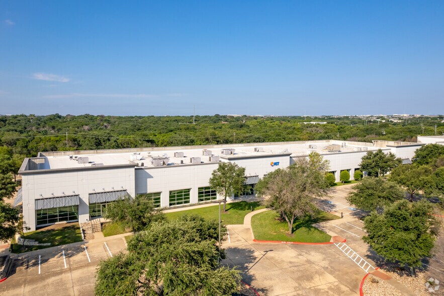 5300 Riata Park Ct, Austin, TX à louer - Photo du bâtiment - Image 2 de 6