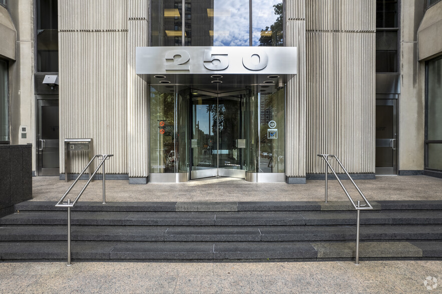 250 Bloor St E, Toronto, ON for lease - Building Photo - Image 3 of 5