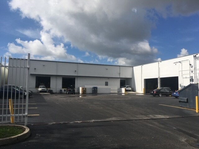 50 NE 179th St, Miami, FL for lease - Building Photo - Image 2 of 44