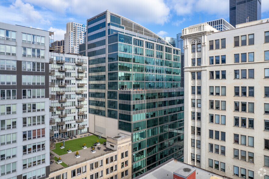 550 W Jackson Blvd, Chicago, IL à louer - Photo du bâtiment - Image 2 de 13