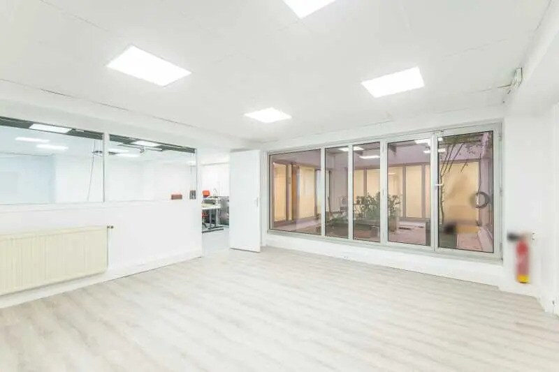 Office in Suresnes for lease - Interior Photo - Image 3 of 9