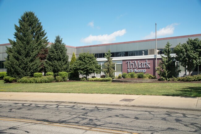 More details for 6551 Grant Ave, Cuyahoga Heights, OH - Industrial for Lease