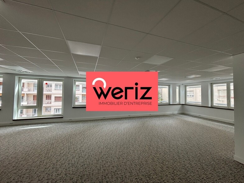 Office in Marseille for lease - Building Photo - Image 2 of 11