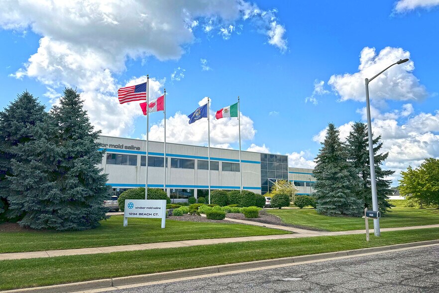 1294 Beach Ct, Saline, MI à louer - Photo principale - Image 2 de 7