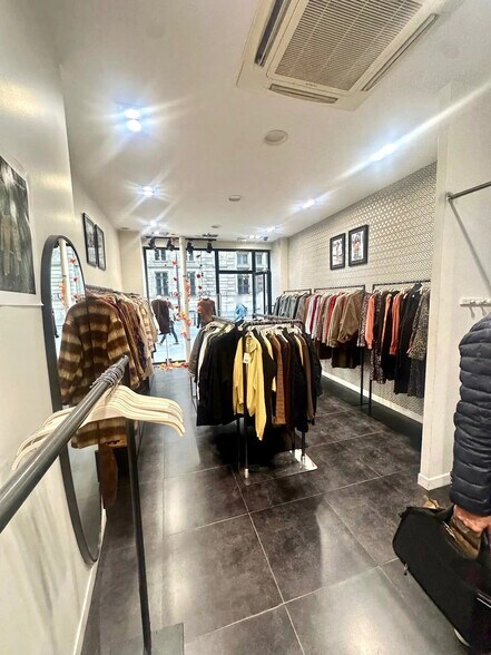 Retail in Paris for lease - Interior Photo - Image 1 of 5