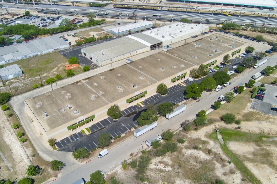 11105-11119 Landmark 35 Dr, San Antonio, TX à louer - Photo du bâtiment - Image 3 de 10