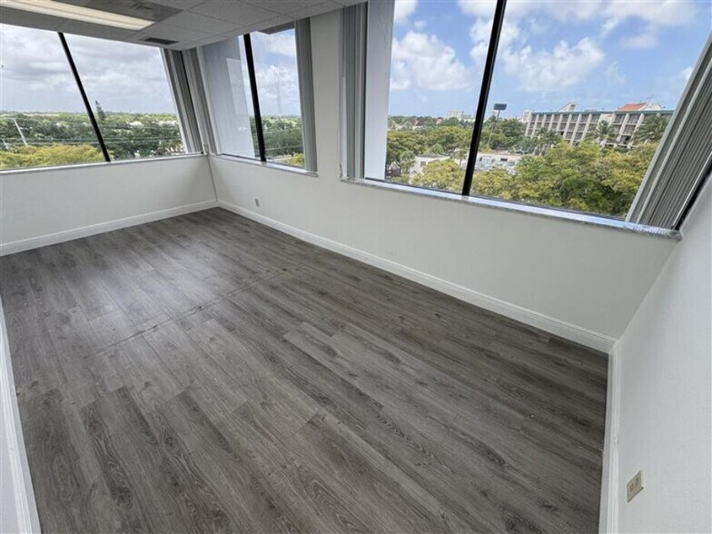 2001 Palm Beach Lakes Blvd, West Palm Beach, FL for lease - Interior Photo - Image 2 of 8