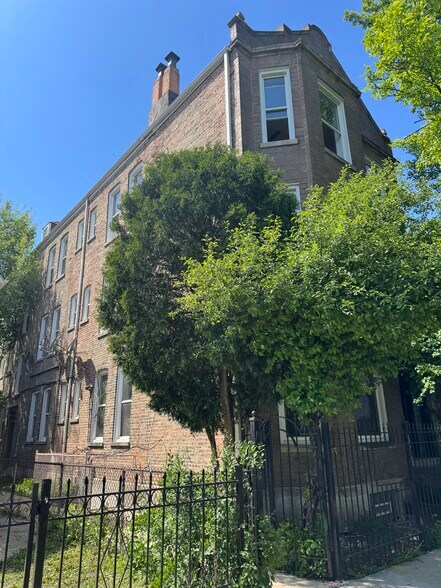 2744 S Millard Ave, Chicago, IL à vendre - Photo du bâtiment - Image 2 de 12