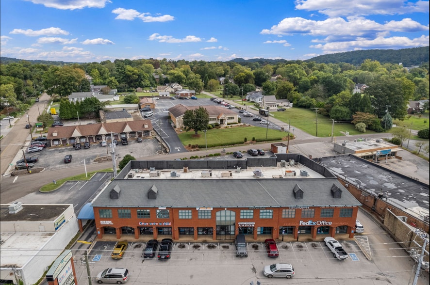 5034 N Broadway St, Knoxville, TN for lease - Building Photo - Image 3 of 30