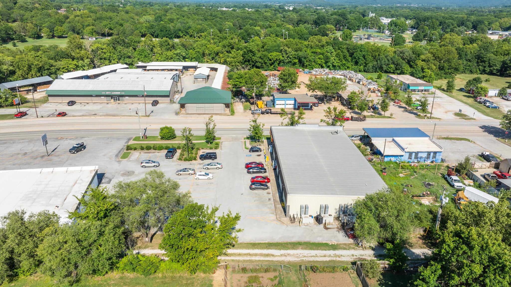 1153 S School Ave, Fayetteville, AR à louer Photo du bâtiment- Image 1 de 2