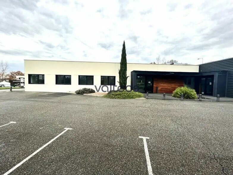 2 Rue Jean Monnet, Saint-Jean à louer - Photo du bâtiment - Image 3 de 9
