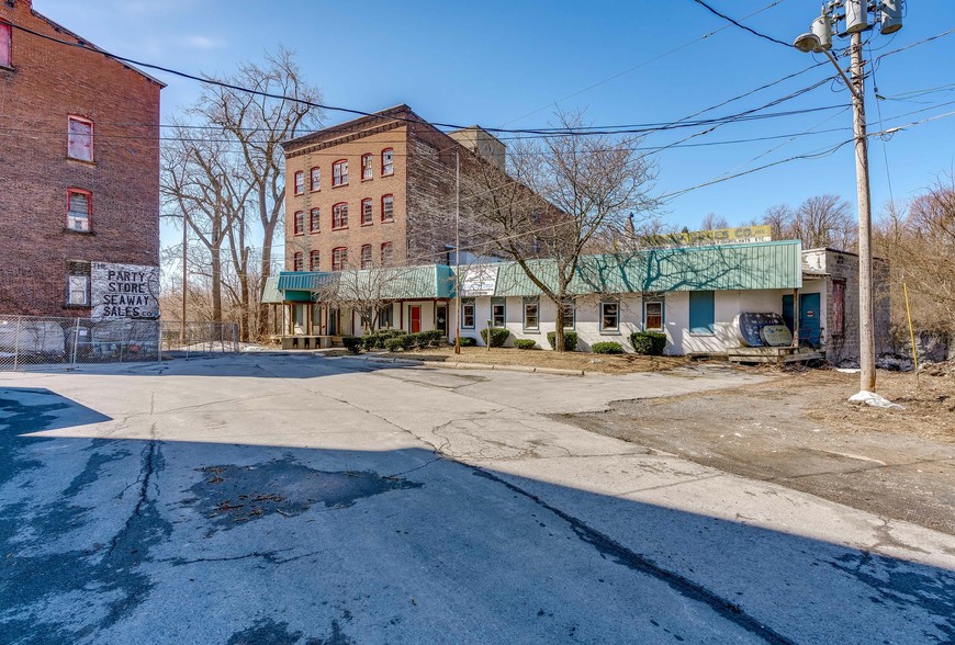 571 Fairbanks St, Watertown, NY for sale - Building Photo - Image 2 of 20