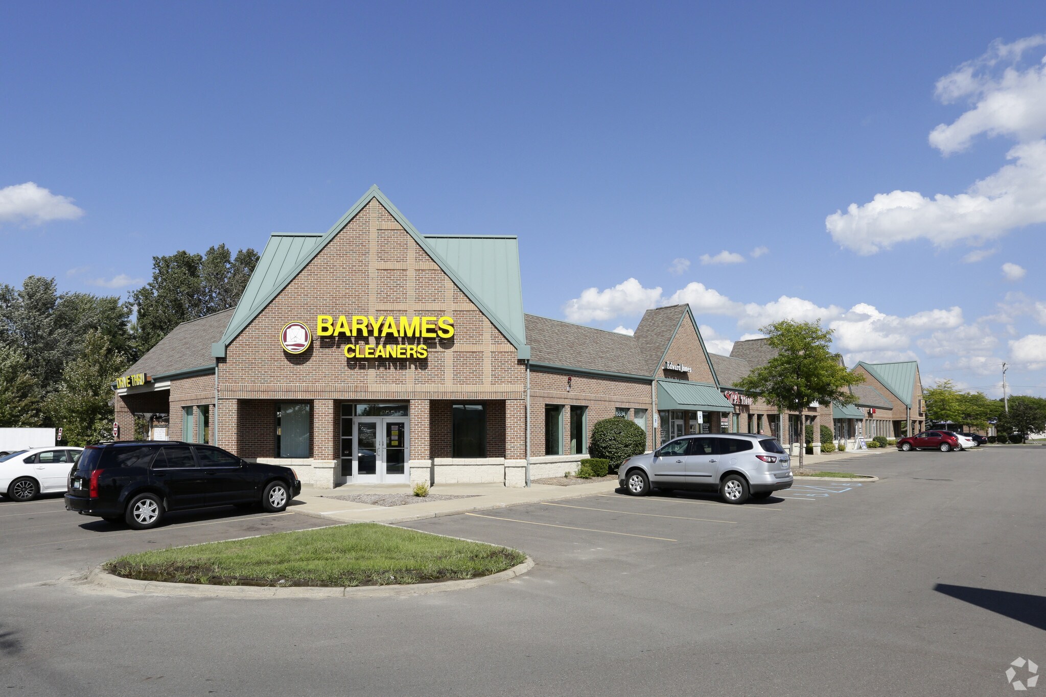 6334 W Saginaw Hwy, Lansing, MI for lease Primary Photo- Image 1 of 7